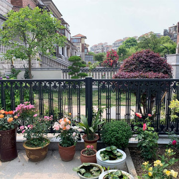 The beauty of the Phoenix series fences and courtyard gates