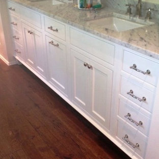 Example of a classic kids' medium tone wood floor bathroom design in Raleigh with an undermount sink, beaded inset cabinets, white cabinets, granite countertops and green walls