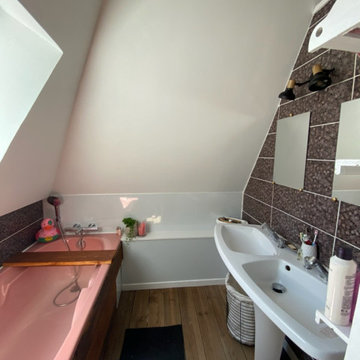 Une salle de bain de 9m² sous les toits