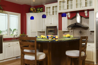 Elegant kitchen photo in Grand Rapids