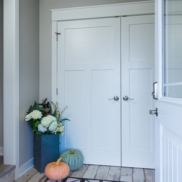 Door Style: Pendleton SP 275 | Species: Oak | Finish: Heron Plume