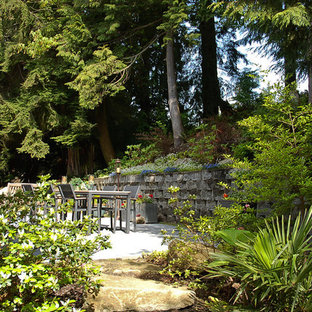 Eklektischer Garten mit Gartenmauer in Seattle