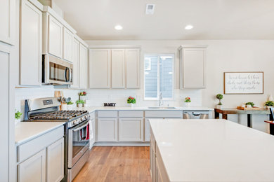 Kitchen - kitchen idea in Seattle