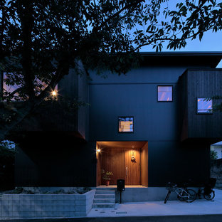 他の地域のコンテンポラリースタイルのおしゃれな家の外観 (木材サイディング、茶色い外壁、片流れ屋根、戸建、金属屋根) の写真
