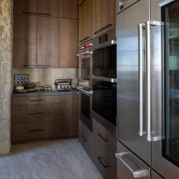 Seamless Indoor-Outdoor Living: A Home Designed for Entertaining and Privacy