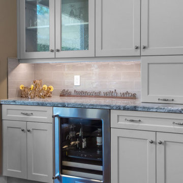 Kitchen Combines Cool & Warm Color Palette