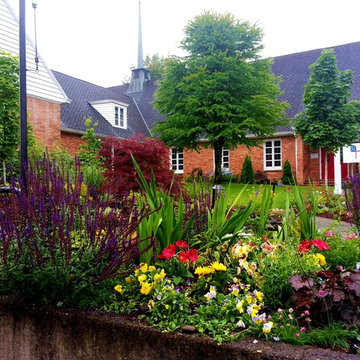 LANDSCAPE MAKEOVERS, NATURALLY
