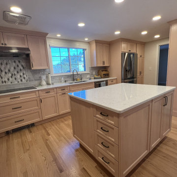 6612 - Bianco Breeze: Transforming with Quartz & Maple