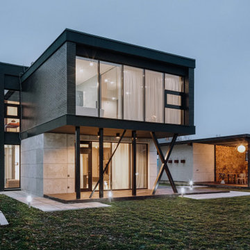 BUDDY'S HOUSE
