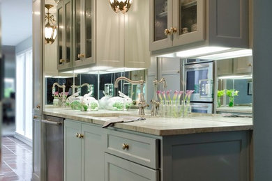 Kitchen - traditional kitchen idea in Austin