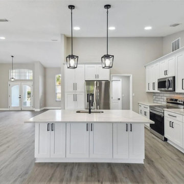 Modern Warmth: White Shaker Kitchen in Orlando