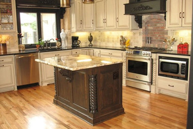 Elegant kitchen photo in Kansas City