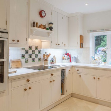 Modern type in frame kitchen
