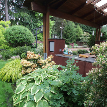 Family Garden with Sport Court