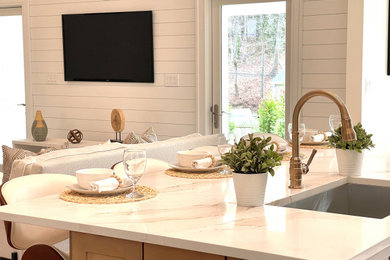 Kitchen - contemporary kitchen idea in New York