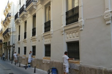 Restauración de fachada en el Colegio de farmacéuticos de Valencia