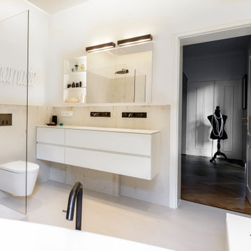 Doppelwaschtischanlage mit Spiegelschrank und Regal