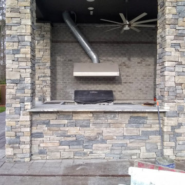 Grill Surrounds / Grill Islands / Outdoor Kitchens