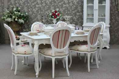 Chateau Dinning Table Set