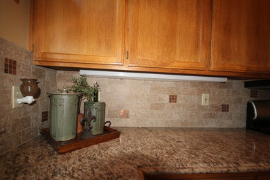 Kitchen - traditional kitchen idea in San Francisco