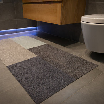 Small & Comfortable Bathroom