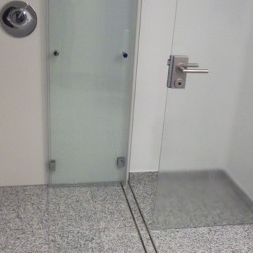 Dusch-Falt-Wand geöffnet