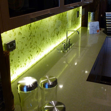 Illuminated kitchen backsplash with rice paper leaves into laminated glass