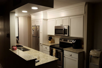 Elegant home design photo in Milwaukee