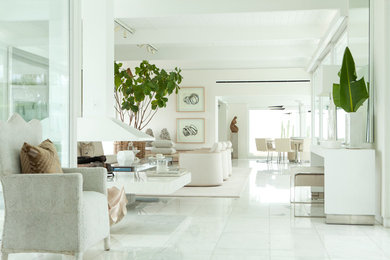 Living room - 1960s living room idea in Los Angeles