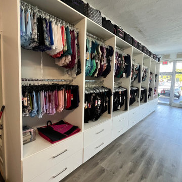 SIMPLE CLEAN RETAIL DISPLAY- OFFERING EXCEPTIONAL STORAGE & ORGANIZATION