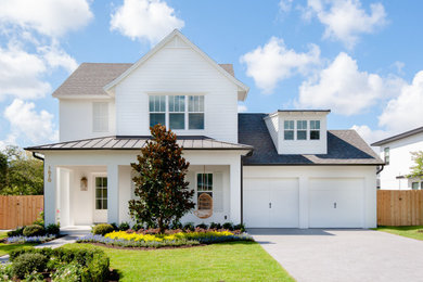 Example of a transitional exterior home design in Orlando