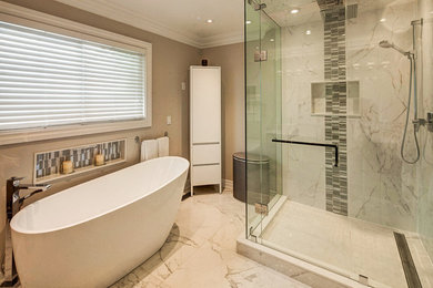 Example of a bathroom design in Toronto