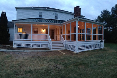 Inspiration for a modern deck remodel in New York