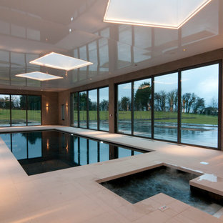 Großer Moderner Indoor-Pool in rechteckiger Form in Hampshire