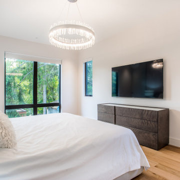 Modern Masterpiece on 33’ Lot