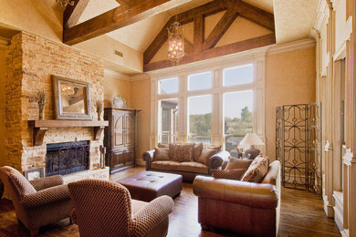 This is an example of a traditional family room in Dallas.