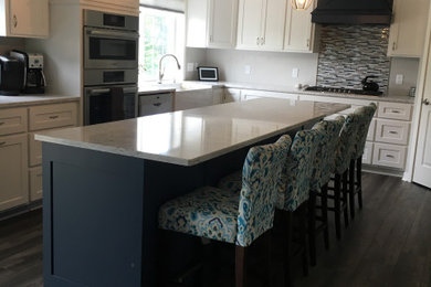 Inspiration for a transitional kitchen remodel in Minneapolis