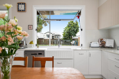 This is an example of a kitchen in Brisbane.