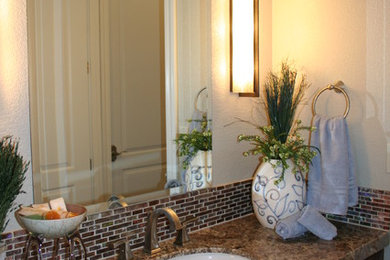 Bathroom - traditional bathroom idea in Sacramento