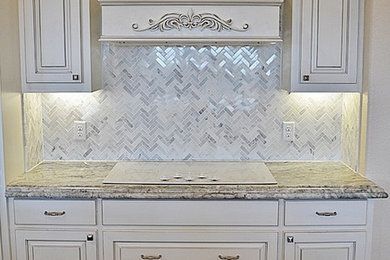 Kitchen - kitchen idea in Austin