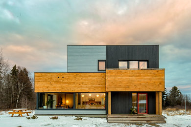 Small trendy exterior home photo in Ottawa