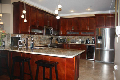 Example of a minimalist kitchen design in Tampa