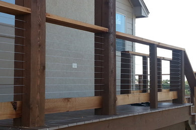 Example of a mid-sized transitional deck design in Dallas with a roof extension