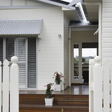 Updated Queenslander - Entry