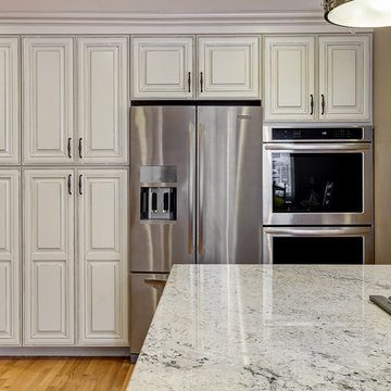 Bright Spacious Kitchen