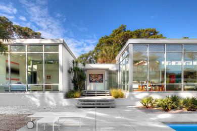 Inspiration for a modern exterior home remodel in Tampa