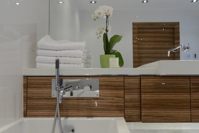 Inspiration for a modern bathroom remodel in Toronto