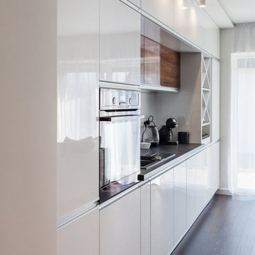 High Gloss Doors with Aluminum Integrated Handle