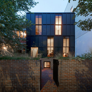 Greenpoint Townhouse - Sick House, Brick Garden