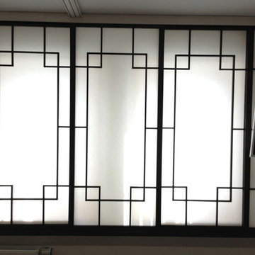 Shoji-Schiebetürsystem als Raumteiler-Fensterfront-Ensemble